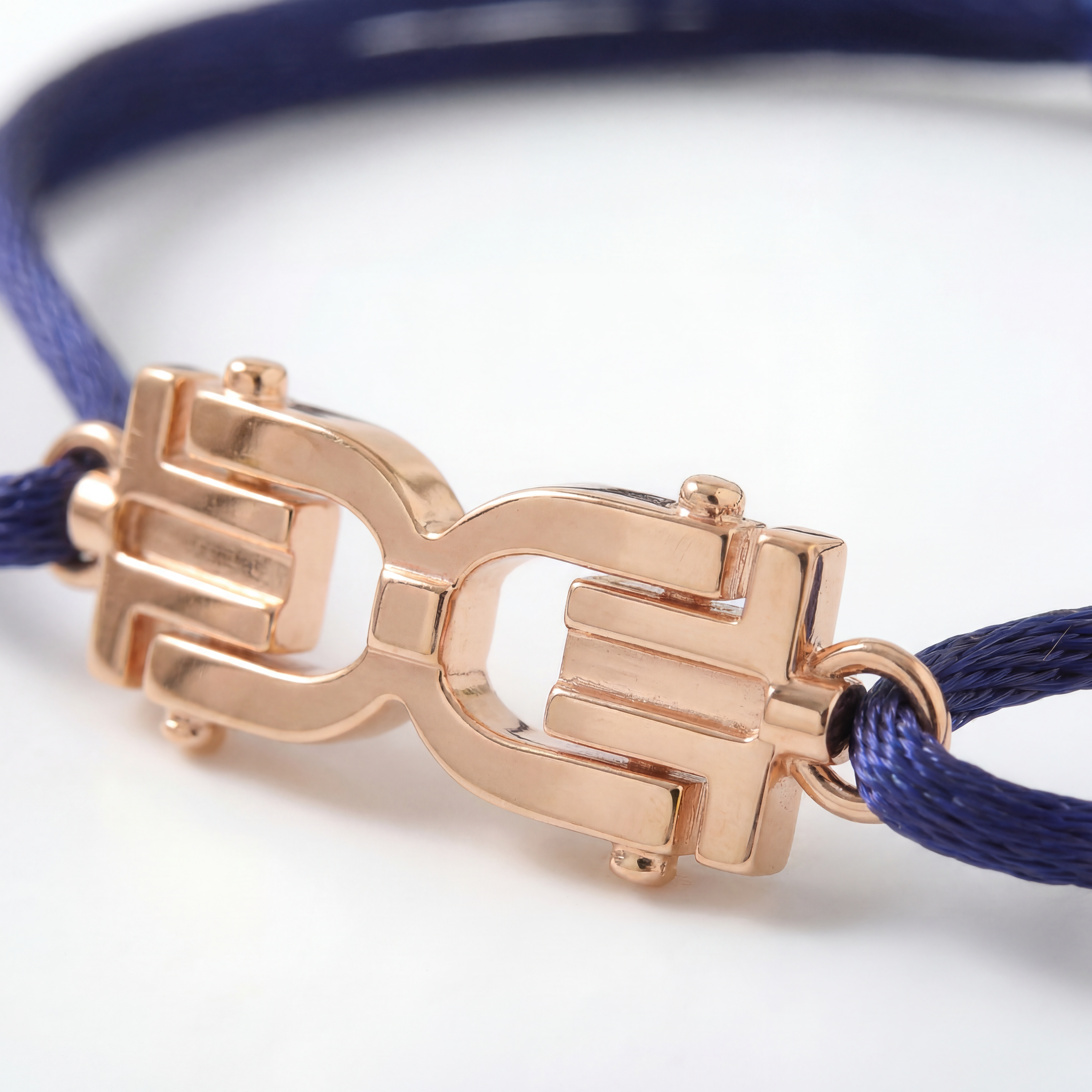 <h3>Cord Bracelet</h3><p><h4>18K Rose Gold - Marine Blue Cord</h4>
