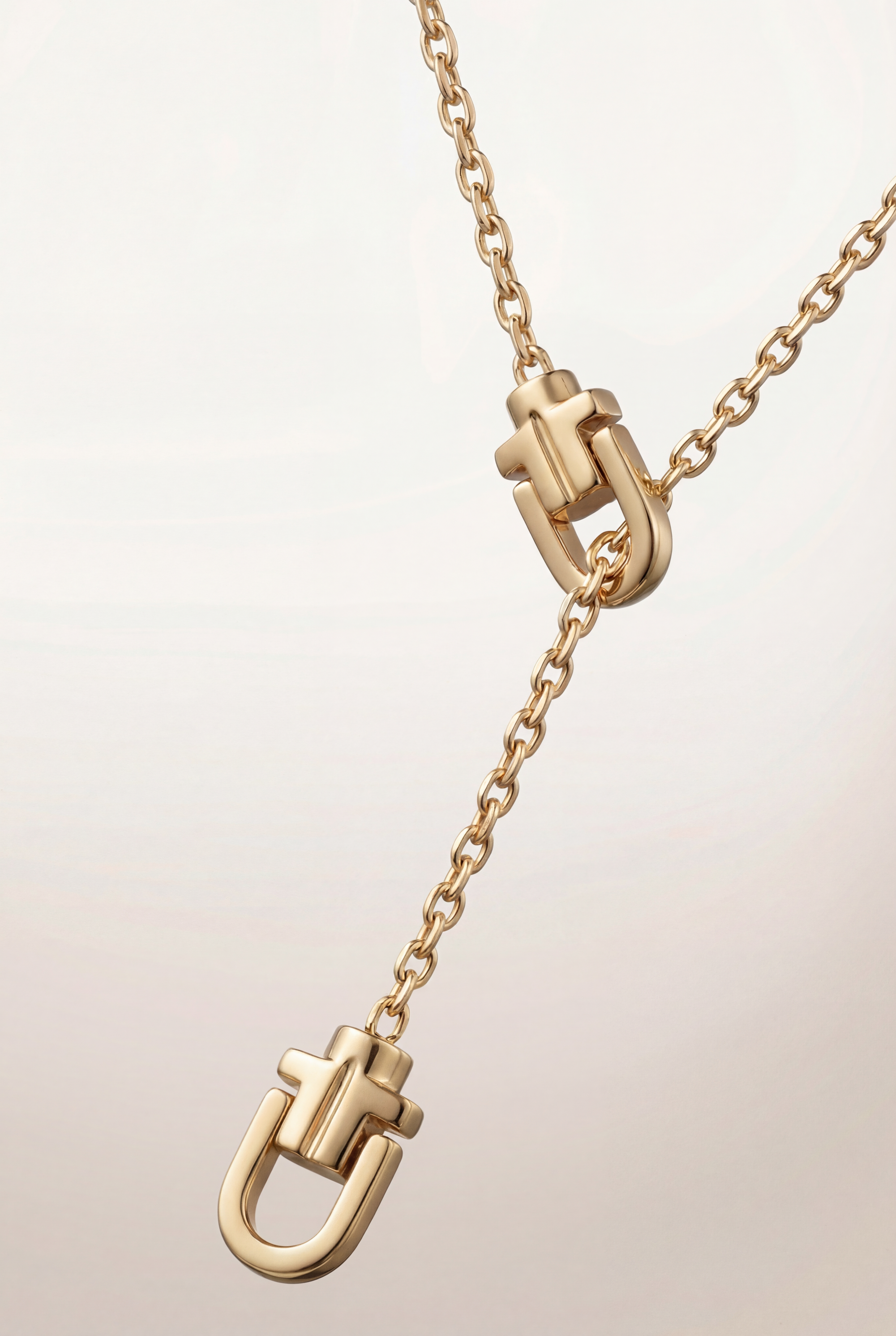 <h3>Signature Y-Necklace</h3><p><h4>18K Yellow Gold </h4>