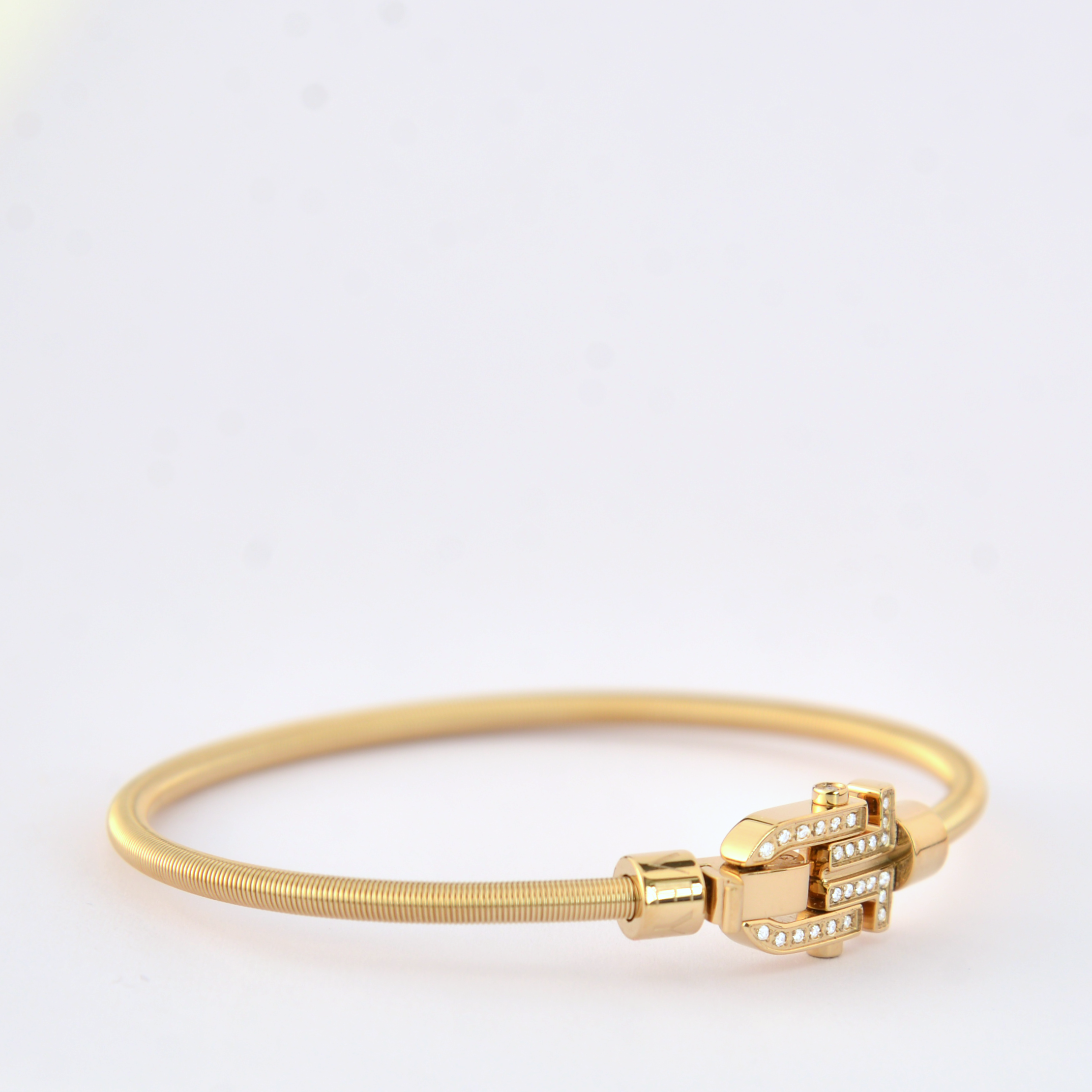 Diapason VIBES Bangle Yellow String, Yellow Buckle and Diamonds (Bracelet Diapason VIBES à corde doré, boucle dorée et diamants)