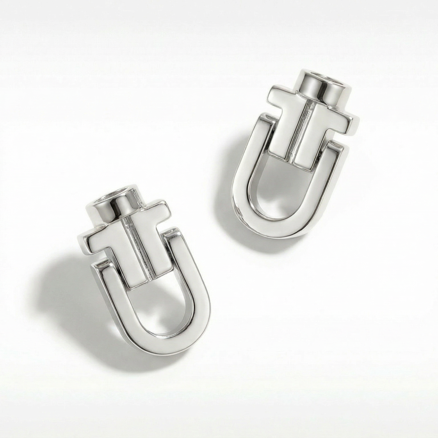 <h3>Stud Earrings</h3><p><h4>925 sterling silver</h4>