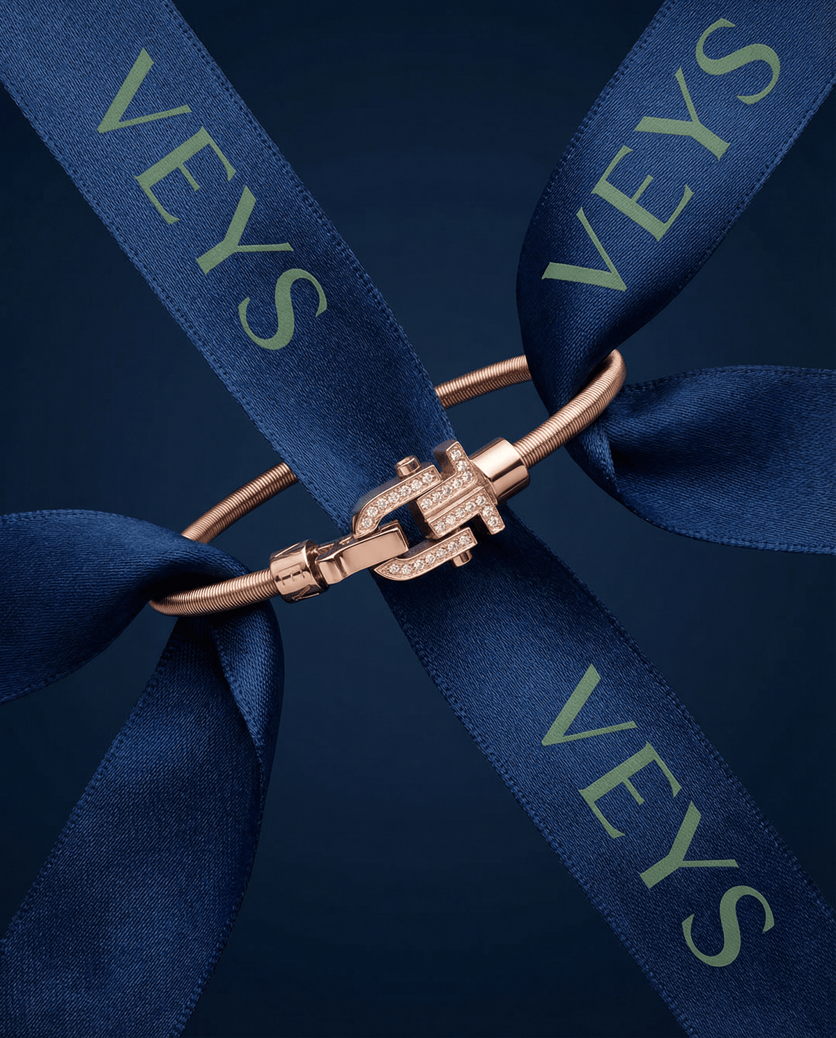 Diapason VIBES Pavé Rose among blue VEYS ribbons with Glaze green lettering